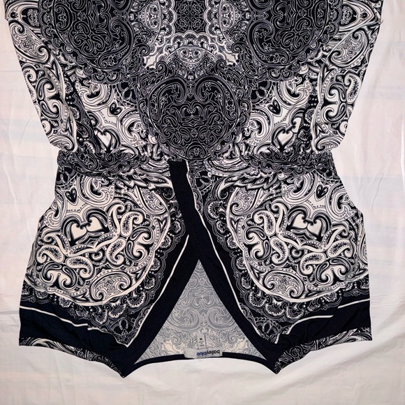 Bailey Blue | Black and White Paisley V Neck Tunic Mini Dress - Picture 2 of 9